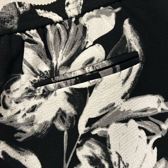 Katherine Barclay black white gray floral pull on pants Size 12 EUC - Picture 7 of 13
